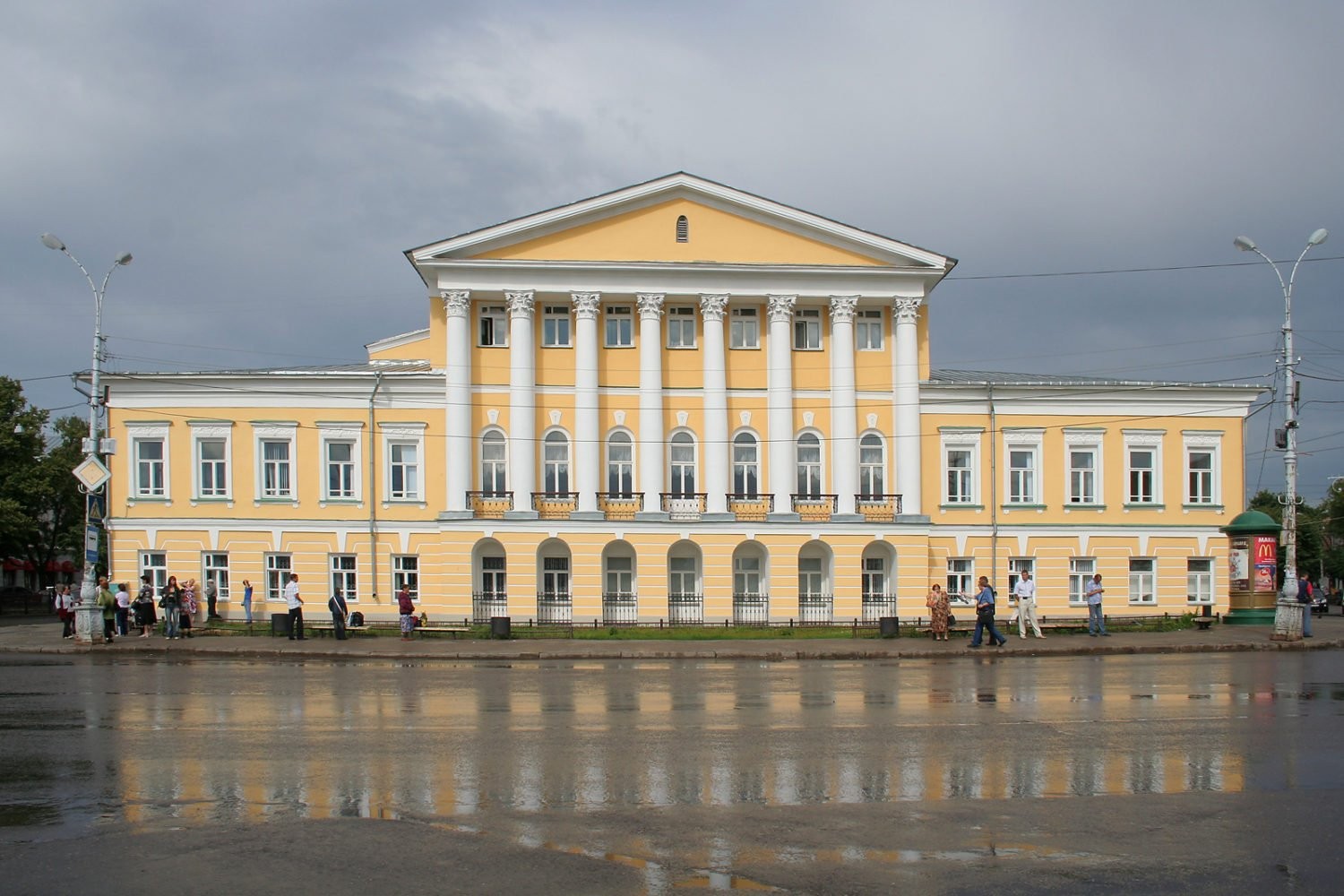 Дом Борщова в Костроме в стиле классицизм фото.