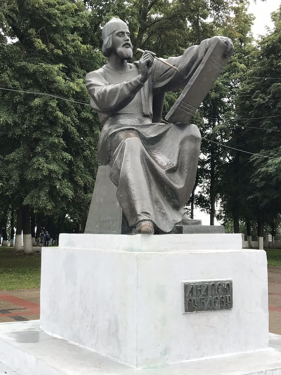 Памятник андрею рублеву во владимире фото